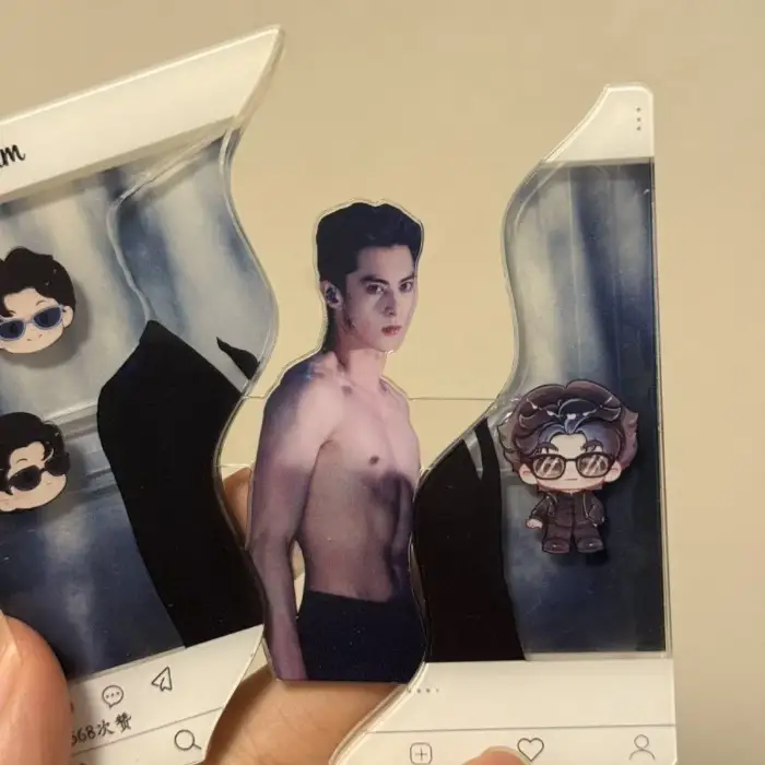 handsome-wang-hedi-acrylic-pulling-pull-var2-1789661062950-752 Handsome Wang Hedi Acrylic Pulling Pull Tab Card Star Peripheral Exquisite Collection Gift Móc Treo Đeo Thoại, Standee, Móc Khoá In Theo Yêu Cầu, Chất Liệu Mica Dày 4mm, Kích Thước 5.5 Cm, Có In Test Mẫu