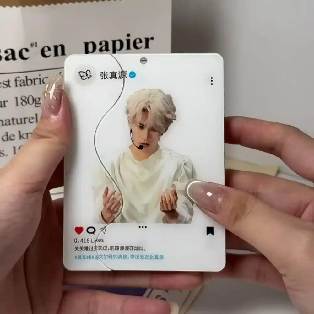 handsome-wang-hedi-acrylic-pulling-pull-var5-1789661117947-296 Handsome Wang Hedi Acrylic Pulling Pull Tab Card Star Peripheral Exquisite Collection Gift Móc Treo Đeo Thoại, Standee, Móc Khoá In Theo Yêu Cầu, Chất Liệu Mica Dày 4mm, Kích Thước 5.5 Cm, Có In Test Mẫu