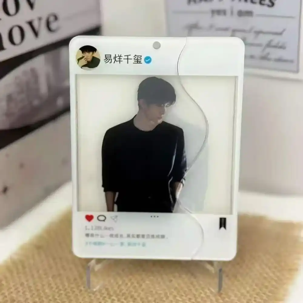 handsome-wang-hedi-acrylic-pulling-pull-var6-1789661131954-626 Handsome Wang Hedi Acrylic Pulling Pull Tab Card Star Peripheral Exquisite Collection Gift Móc Treo Đeo Thoại, Standee, Móc Khoá In Theo Yêu Cầu, Chất Liệu Mica Dày 4mm, Kích Thước 5.5 Cm, Có In Test Mẫu