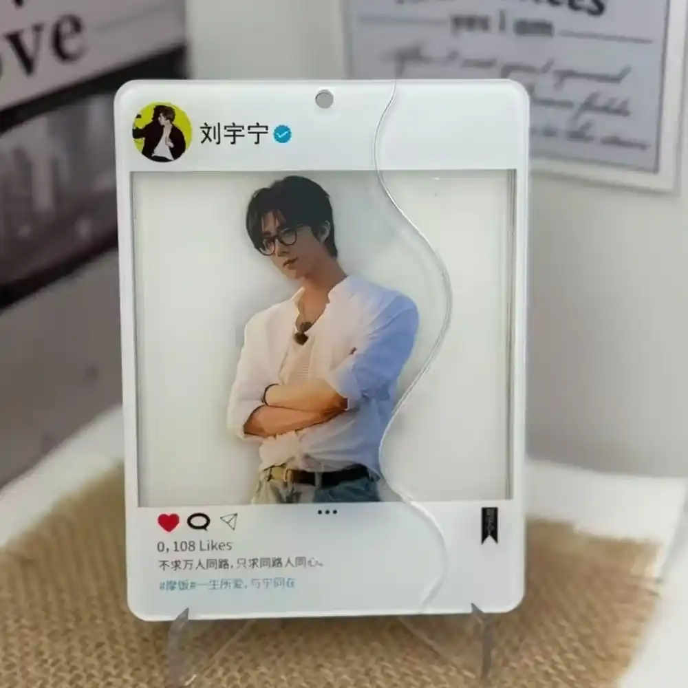 handsome-wang-hedi-acrylic-pulling-pull-var8-1789661178949-54 Handsome Wang Hedi Acrylic Pulling Pull Tab Card Star Peripheral Exquisite Collection Gift Móc Treo Đeo Thoại, Standee, Móc Khoá In Theo Yêu Cầu, Chất Liệu Mica Dày 4mm, Kích Thước 5.5 Cm, Có In Test Mẫu
